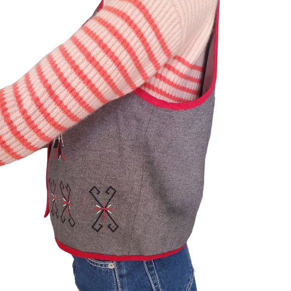 Vintage Talbots Sz S Wool Blend Vest Snowflake Holiday Gray Red Embroidered Y2K - Picture 4 of 10